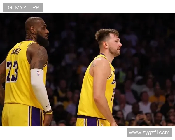 今日NBA焦点：勇士新援表现抢眼 湖人连胜势头强劲 赛季前景引关注