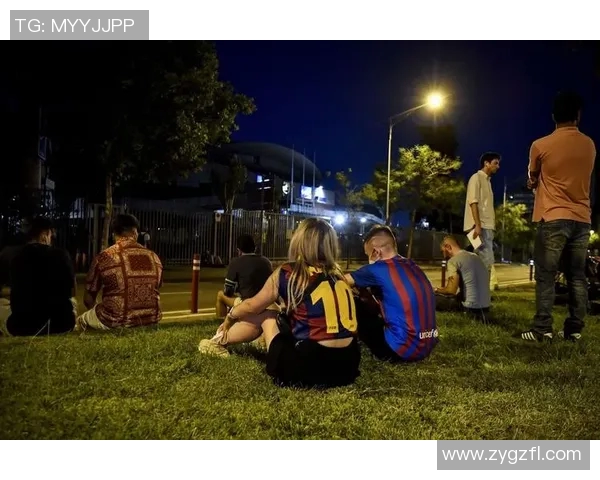 以镜头回顾巴萨经典瞬间这一幕令人泪目再度点燃无数球迷热爱