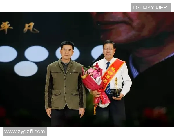 进球背后的泪水与坚守 这位球员的心路历程令人动容