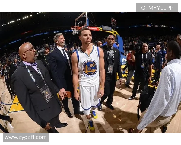 五年数据大幅提升 库里全面进化成更强超级巨星 五年数据大幅提升 库里全面进化成更强超级巨星